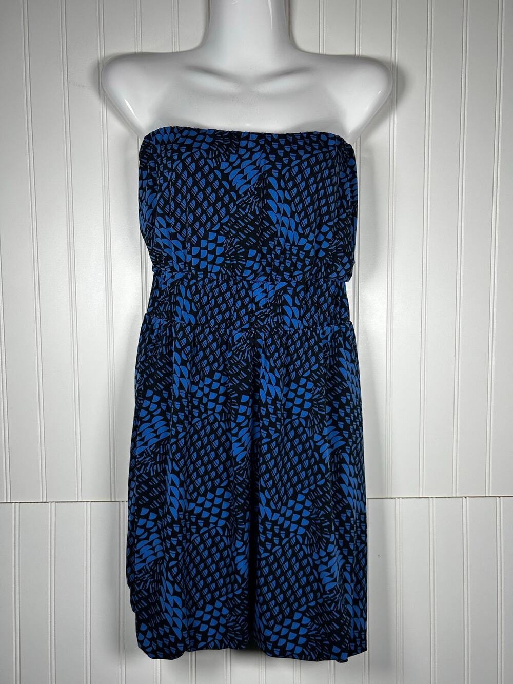 Banana Republic Strapless mini  Dress Woman’s Sz M stretchy balloon  Cocktail